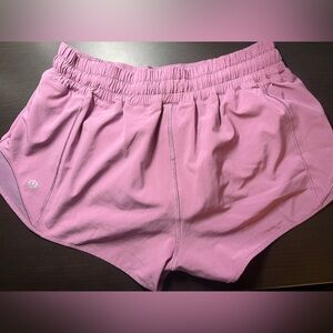 Lululemon hotty hots 2.5” velvet dust size 6